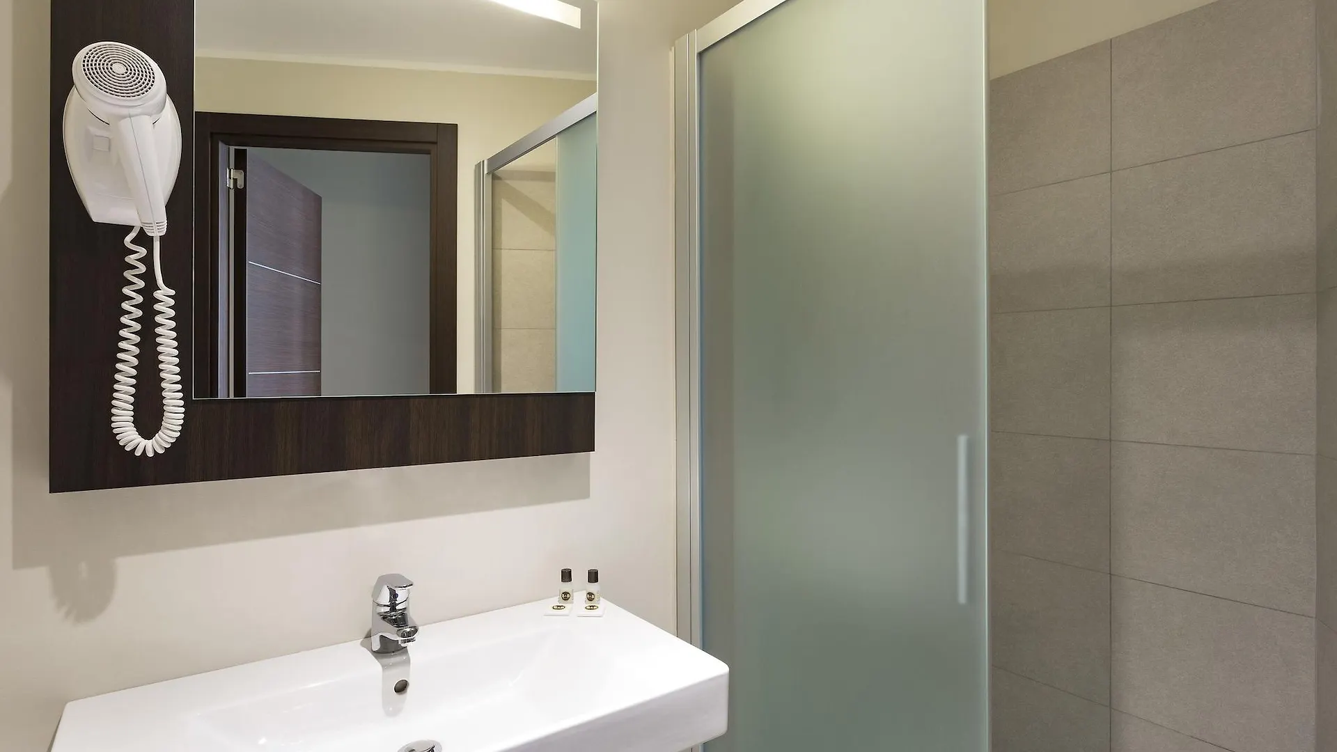B&B Hotel Milano Central Station 3*, Milan